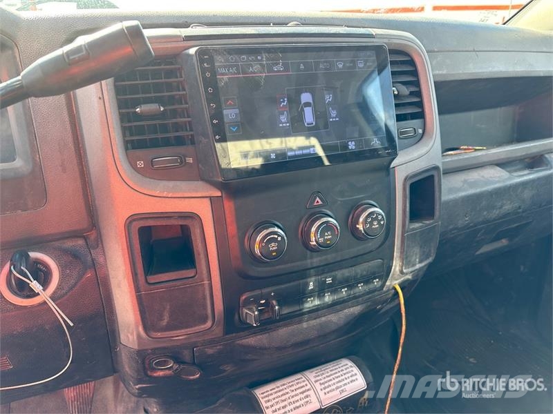 RAM 4500 Caja abierta/laterales abatibles