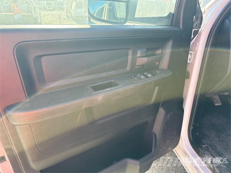 RAM 5500 Pritschenwagen/Pritschenwagen mit Seitenklappe