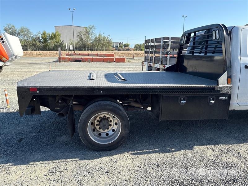 RAM 5500 Pritschenwagen/Pritschenwagen mit Seitenklappe