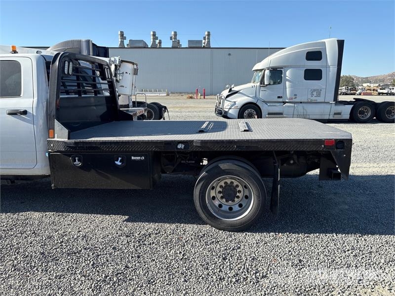 RAM 5500 Pritschenwagen/Pritschenwagen mit Seitenklappe