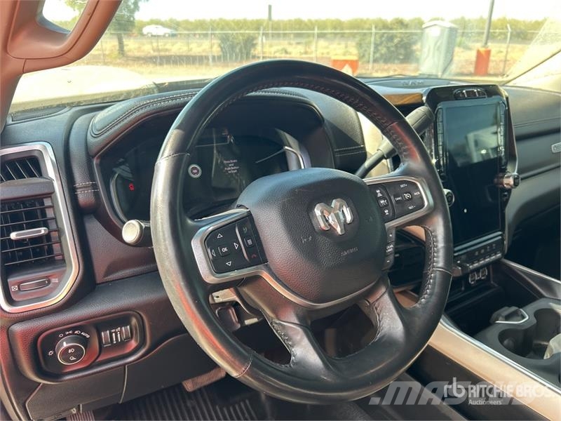 RAM 5500 플랫베드/드롭사이드 트럭