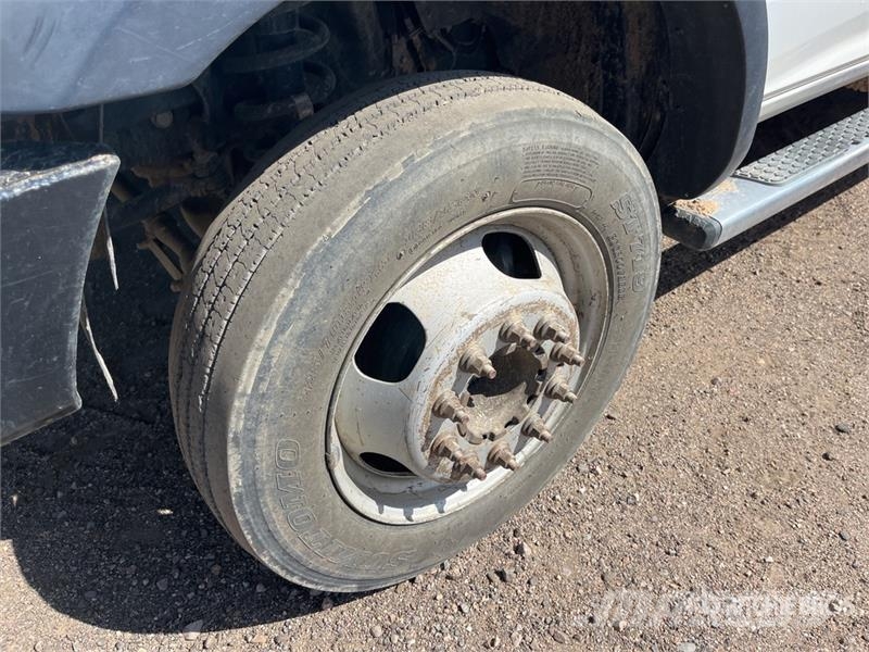 RAM 5500 شاحنات مسطحة/مفصلية الجوانب
