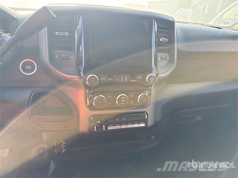 RAM 5500 Pritschenwagen/Pritschenwagen mit Seitenklappe