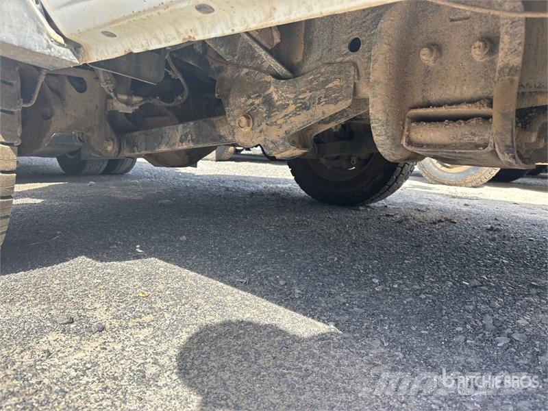 RAM 5500 شاحنات مسطحة/مفصلية الجوانب