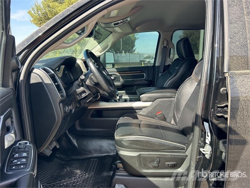 RAM 5500 플랫베드/드롭사이드 트럭