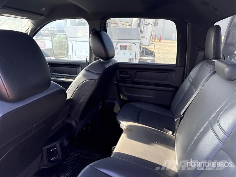 RAM 5500 Pritschenwagen/Pritschenwagen mit Seitenklappe