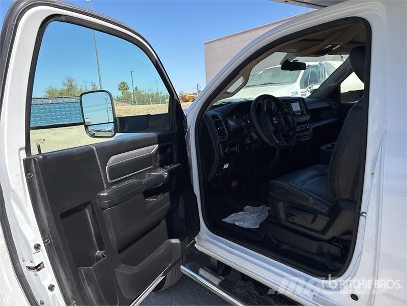 RAM 5500 Umpikorikuorma-autot