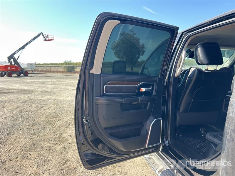 RAM 5500 플랫베드/드롭사이드 트럭