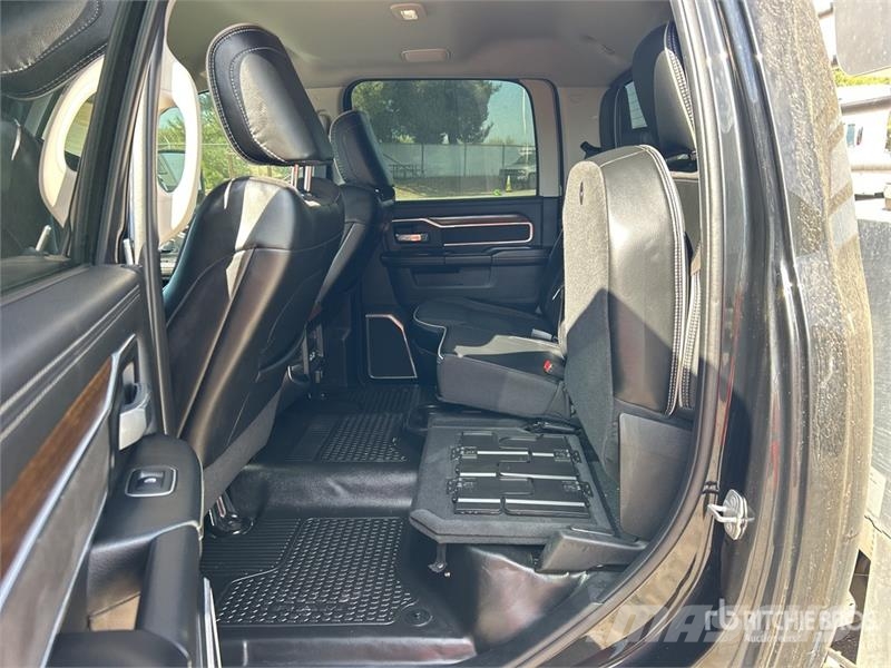 RAM 5500 플랫베드/드롭사이드 트럭