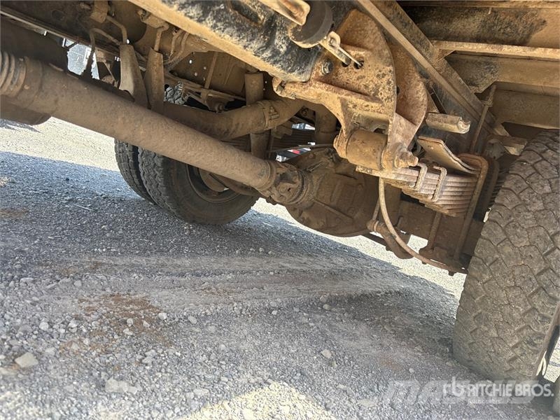 RAM 5500 شاحنات مسطحة/مفصلية الجوانب