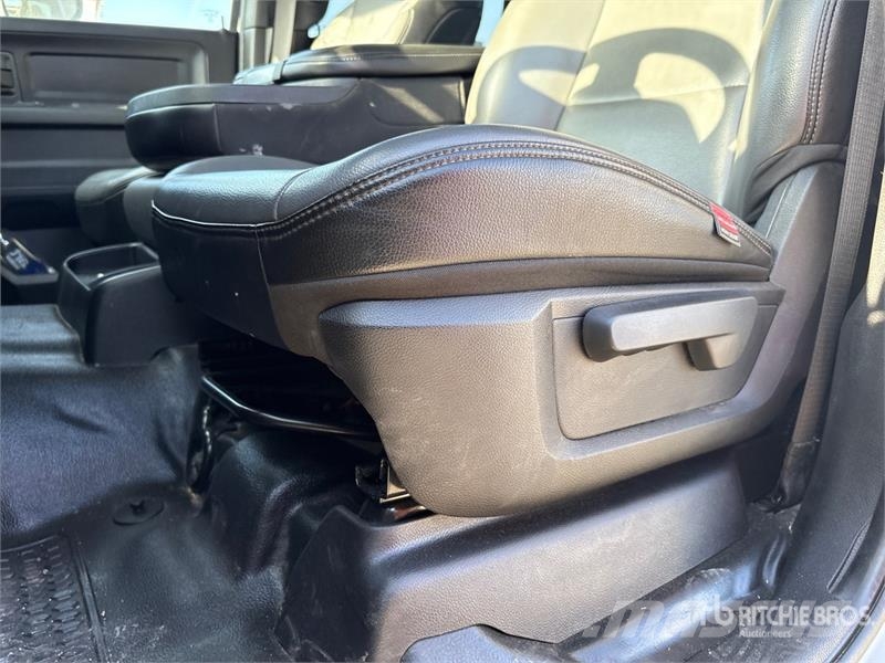 RAM 5500 Pritschenwagen/Pritschenwagen mit Seitenklappe
