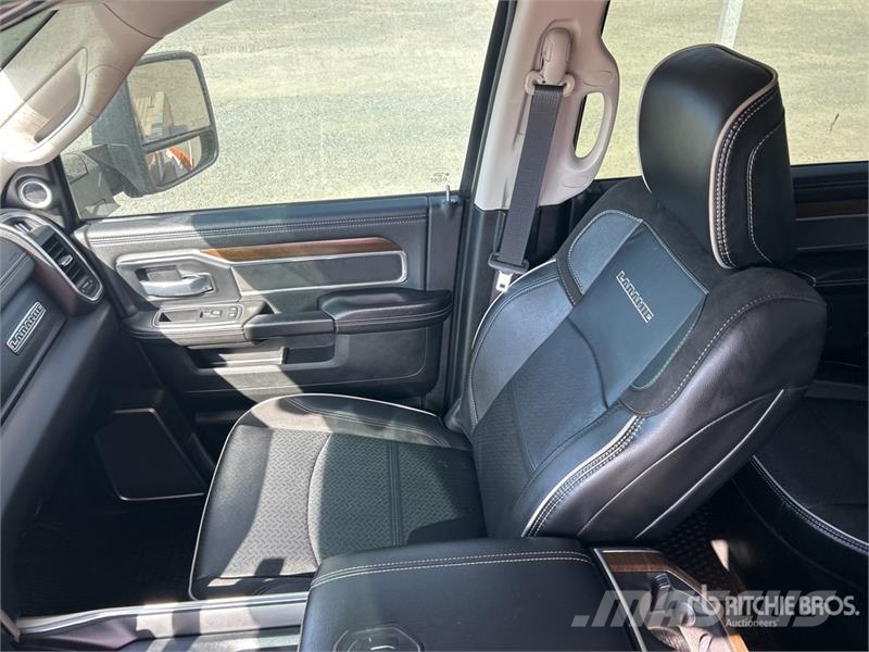 RAM 5500 플랫베드/드롭사이드 트럭