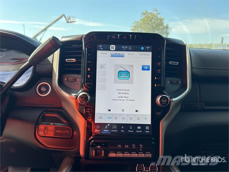 RAM 5500 플랫베드/드롭사이드 트럭