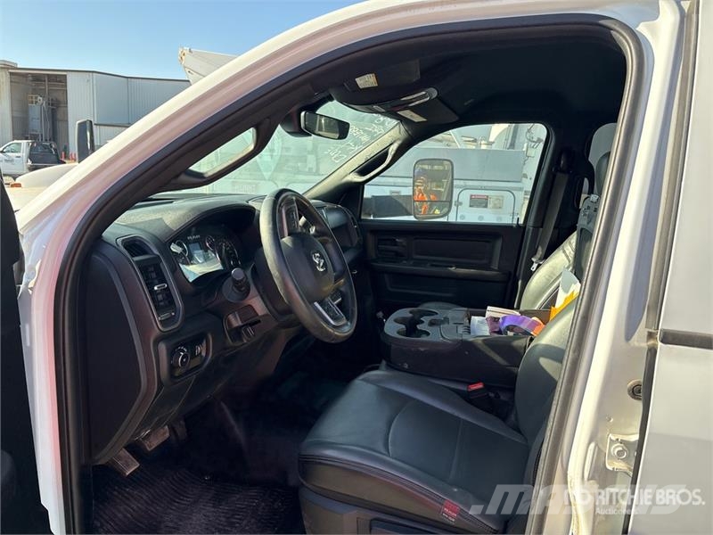 RAM 5500 Pritschenwagen/Pritschenwagen mit Seitenklappe