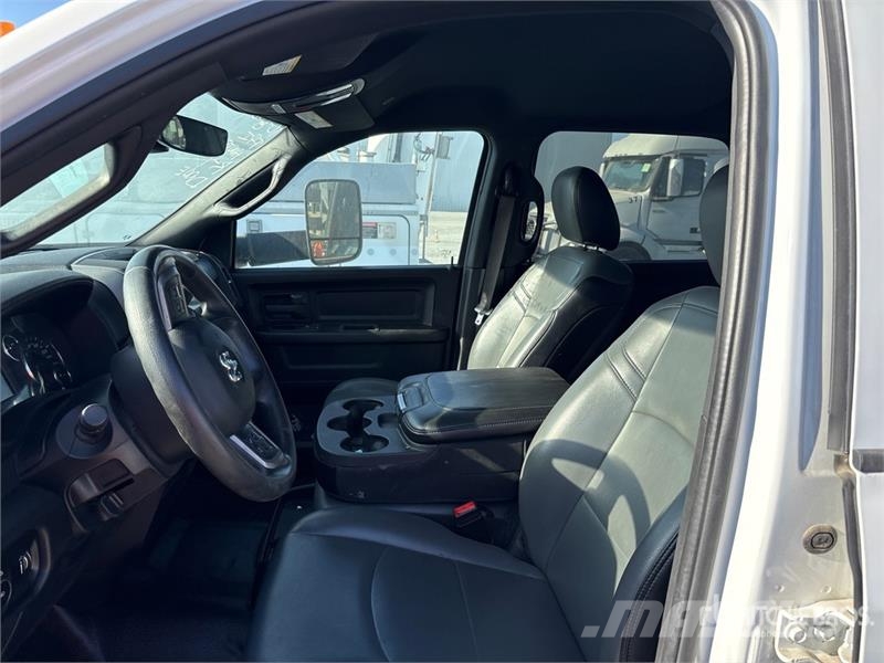 RAM 5500 Pritschenwagen/Pritschenwagen mit Seitenklappe