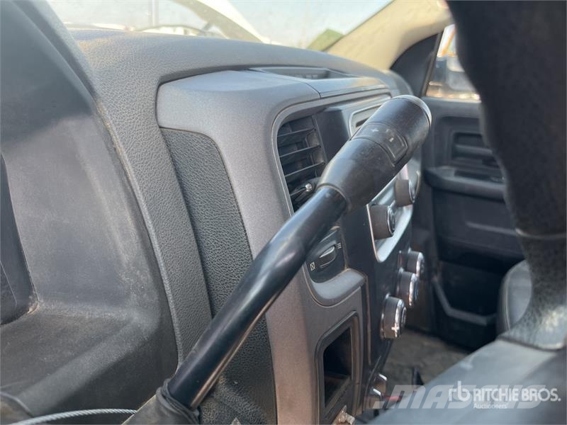 RAM 5500 شاحنات مسطحة/مفصلية الجوانب