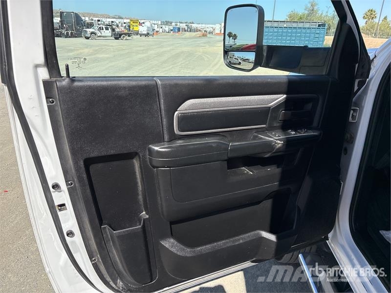 RAM 5500 Umpikorikuorma-autot