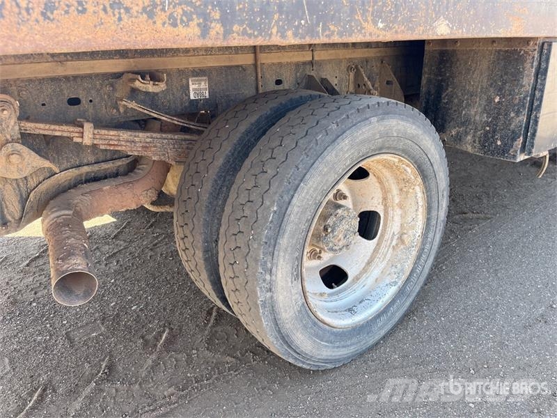RAM 5500 شاحنات مسطحة/مفصلية الجوانب