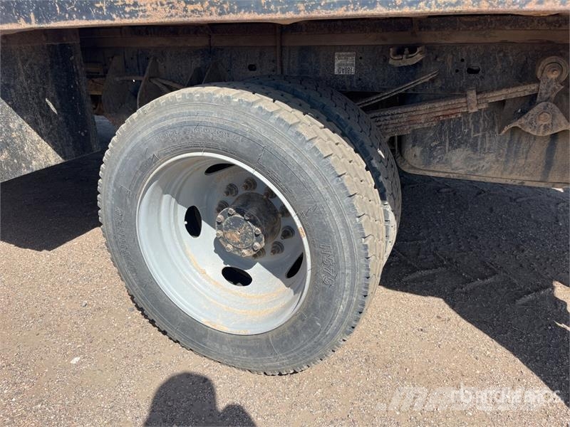 RAM 5500 شاحنات مسطحة/مفصلية الجوانب