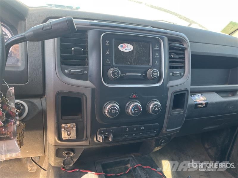 RAM 5500 شاحنات مسطحة/مفصلية الجوانب