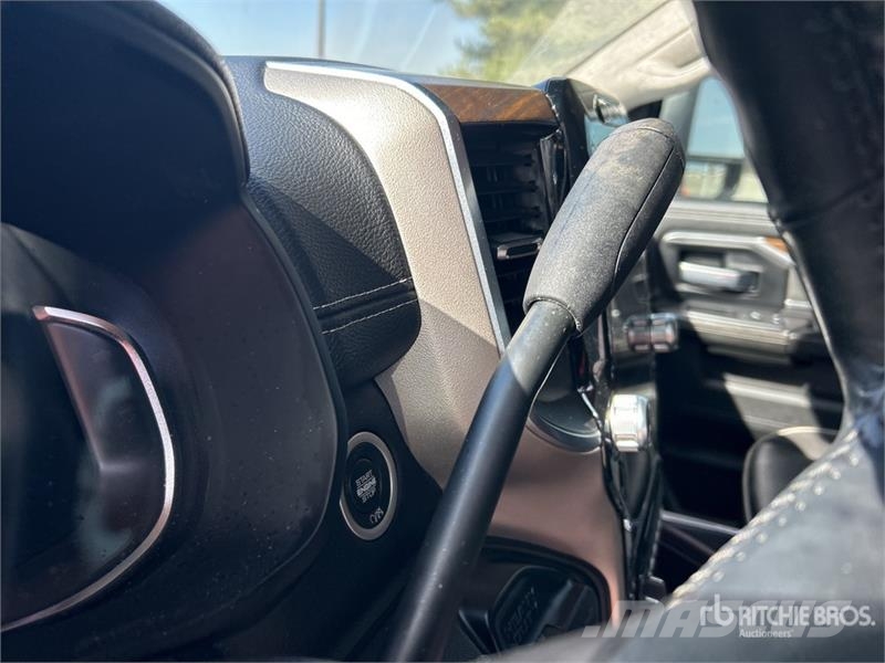 RAM 5500 플랫베드/드롭사이드 트럭