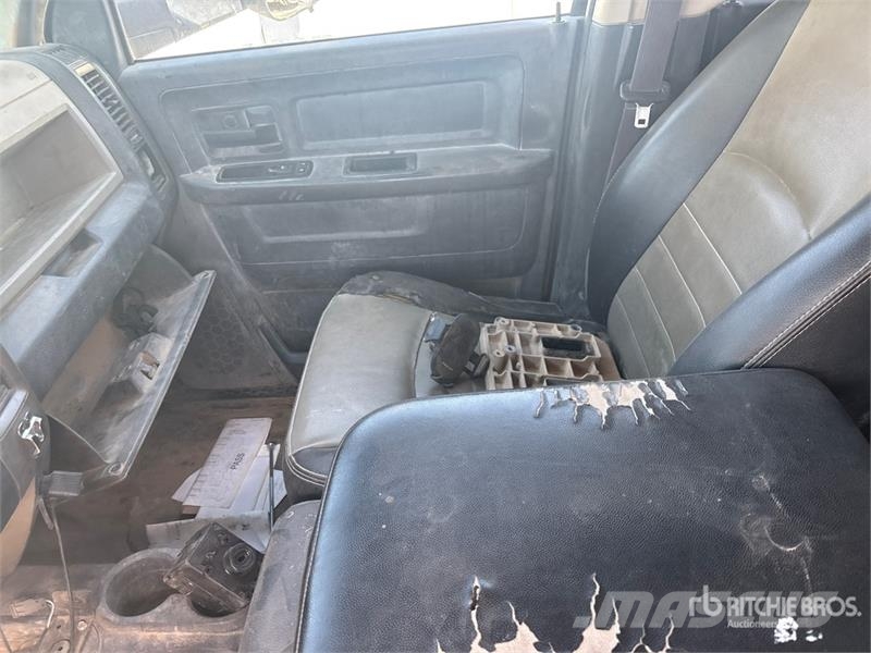 RAM 5500 شاحنات مسطحة/مفصلية الجوانب