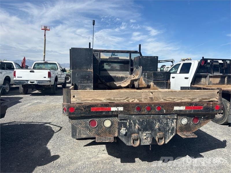 RAM 5500 شاحنات مسطحة/مفصلية الجوانب