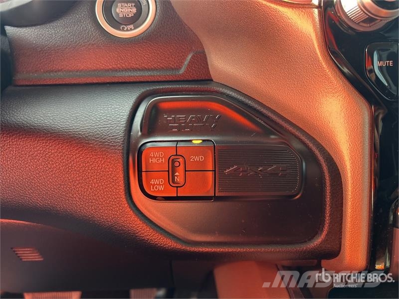 RAM 5500 플랫베드/드롭사이드 트럭
