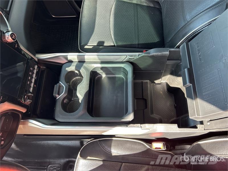 RAM 5500 플랫베드/드롭사이드 트럭