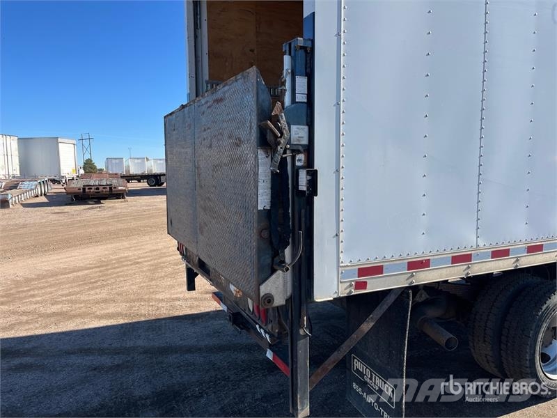 RAM 5500 4x4 Moving Van Truck Umpikorikuorma-autot