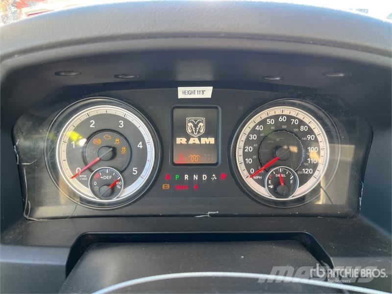 RAM 5500 4x4 Moving Van Truck Umpikorikuorma-autot
