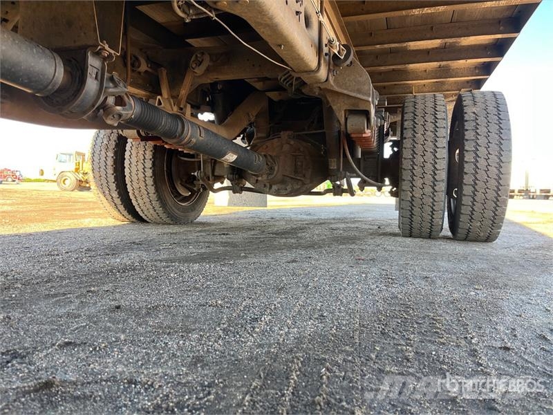 RAM 5500 4x4 Moving Van Truck Umpikorikuorma-autot