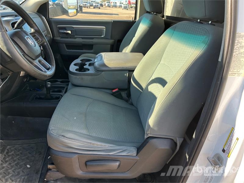 RAM 5500 4x4 Moving Van Truck Umpikorikuorma-autot
