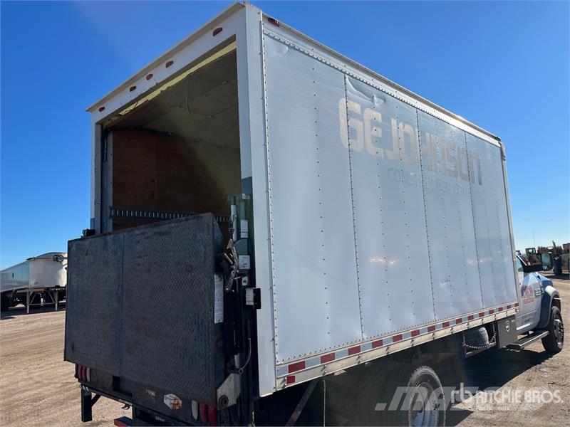RAM 5500 4x4 Moving Van Truck Umpikorikuorma-autot