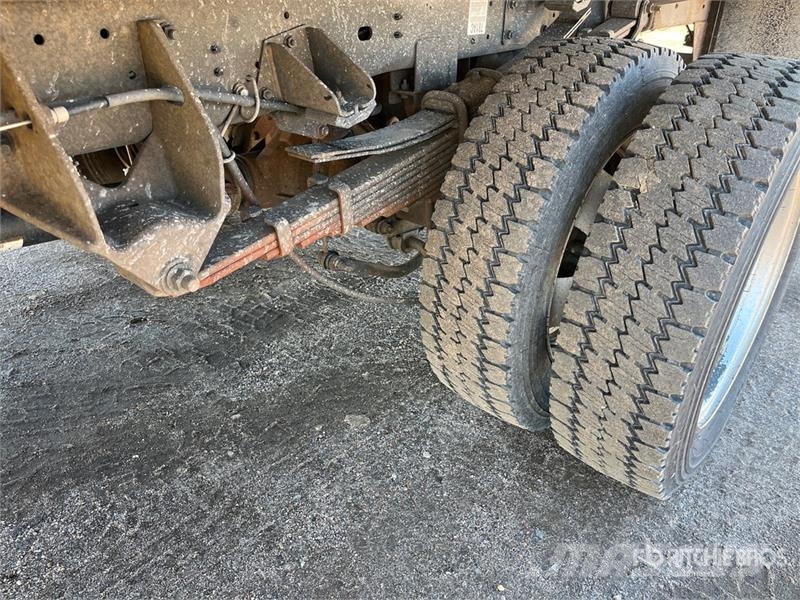 RAM 5500 4x4 Moving Van Truck Umpikorikuorma-autot