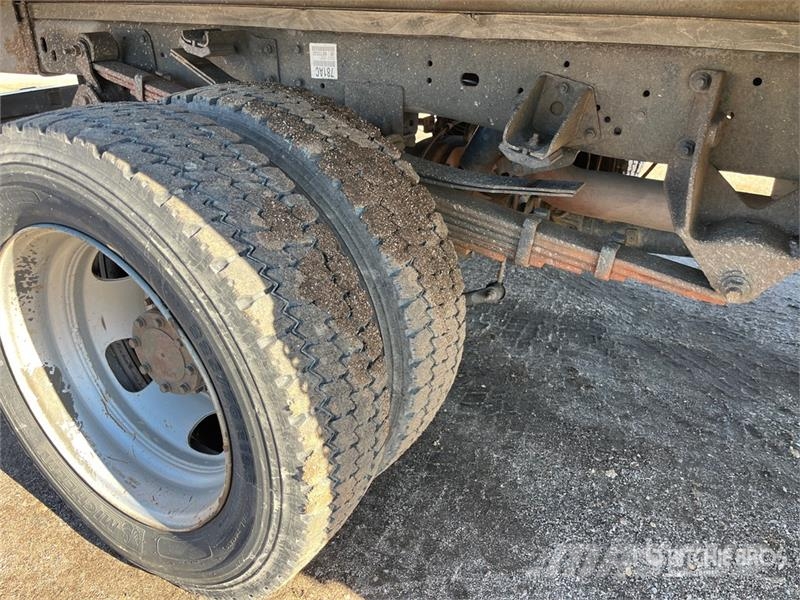 RAM 5500 4x4 Moving Van Truck Umpikorikuorma-autot