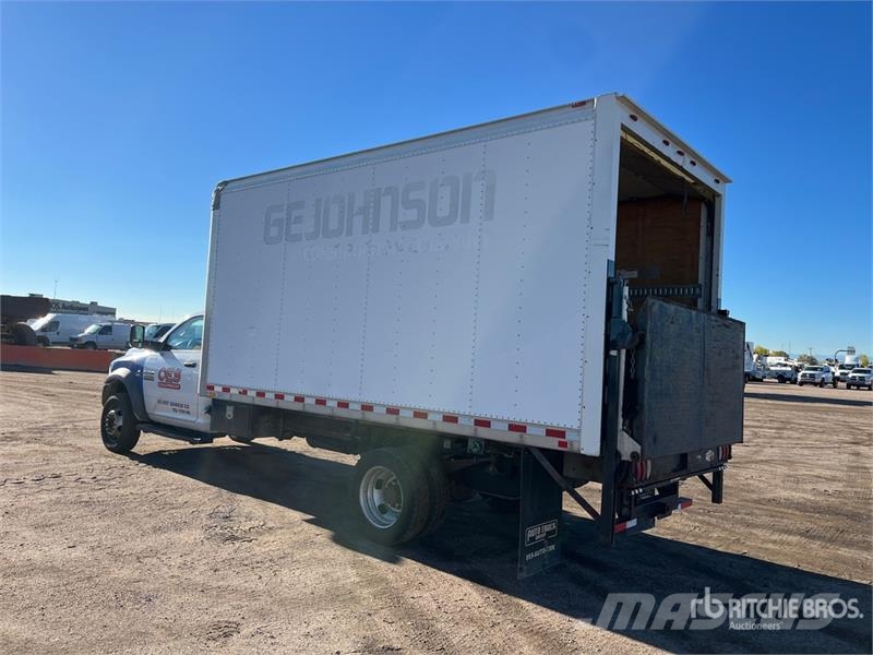 RAM 5500 4x4 Moving Van Truck Umpikorikuorma-autot