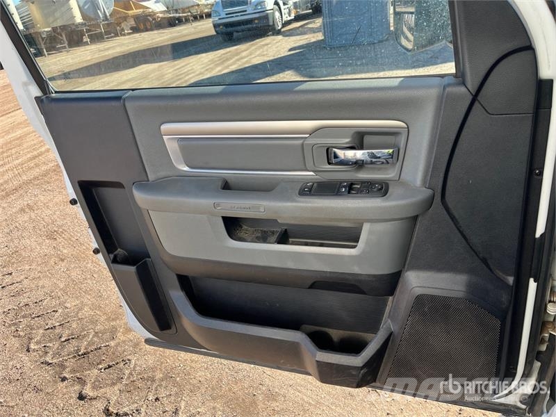 RAM 5500 4x4 Van Truck Skapbiler