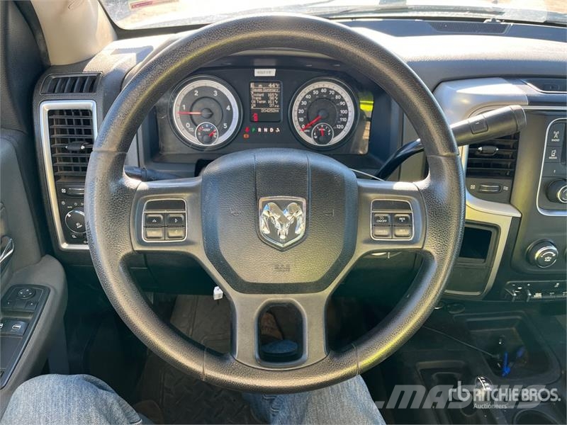 RAM 5500 4x4 Van Truck Skapbiler