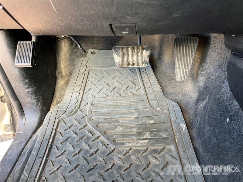RAM 5500 4x4 Van Truck Skapbiler
