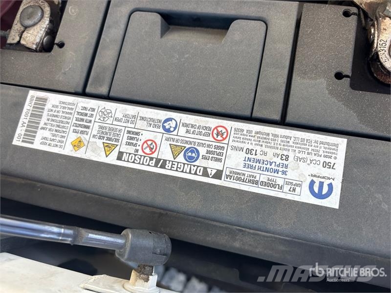 RAM 5500HD Tovornjaki s kesonom/platojem