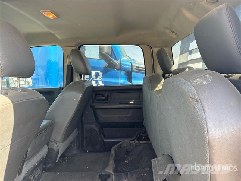 RAM 5500HD Tovornjaki s kesonom/platojem