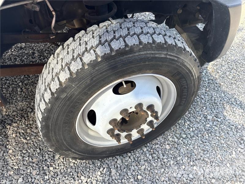 RAM 5500HD Tovornjaki s kesonom/platojem