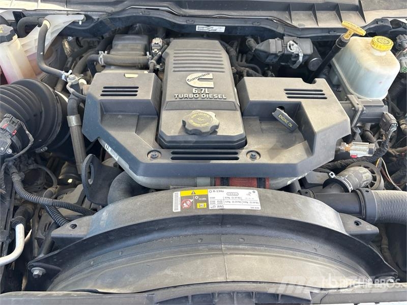 RAM 5500HD Tovornjaki s kesonom/platojem
