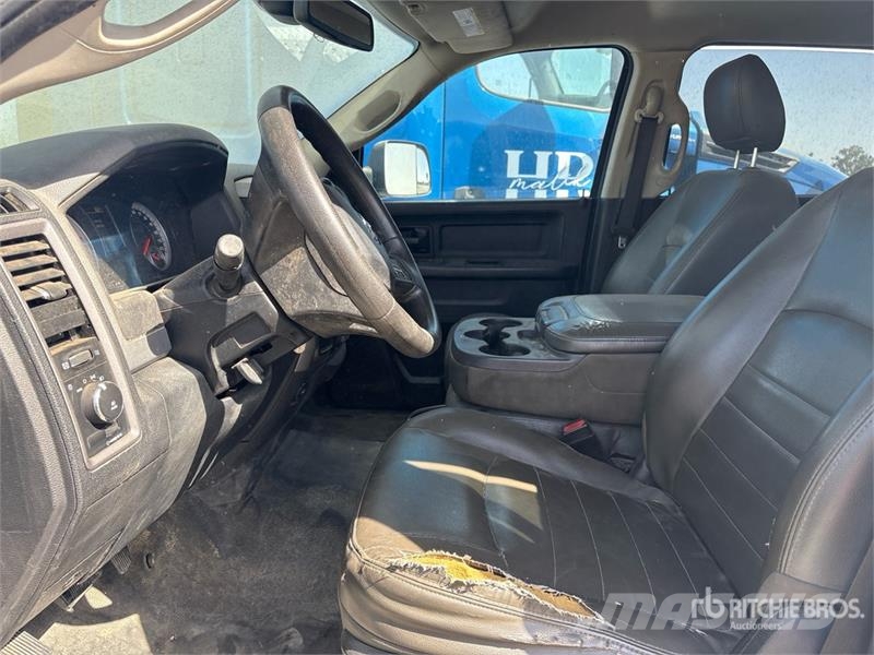 RAM 5500HD Tovornjaki s kesonom/platojem
