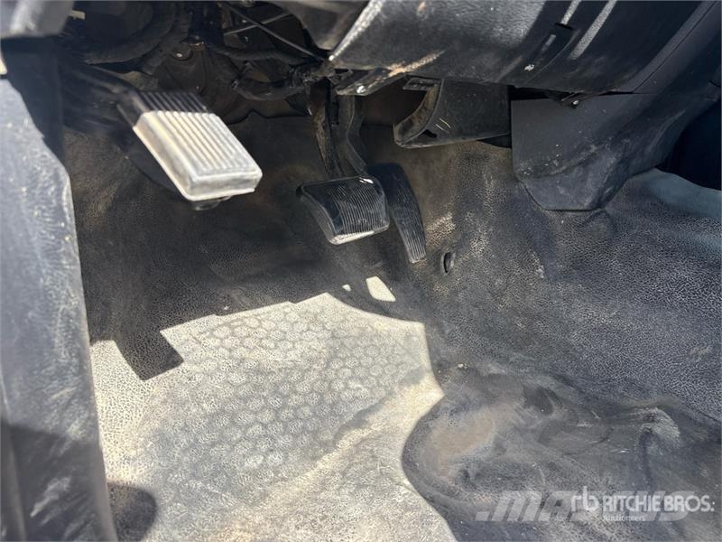 RAM 5500HD Tovornjaki s kesonom/platojem