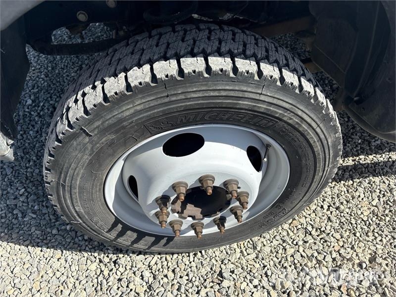 RAM 5500HD Tovornjaki s kesonom/platojem