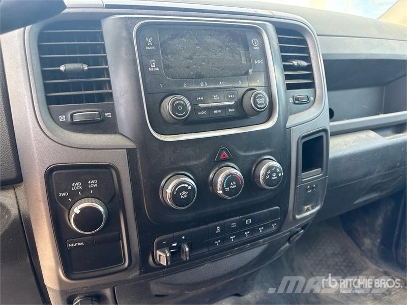 RAM 5500HD Tovornjaki s kesonom/platojem