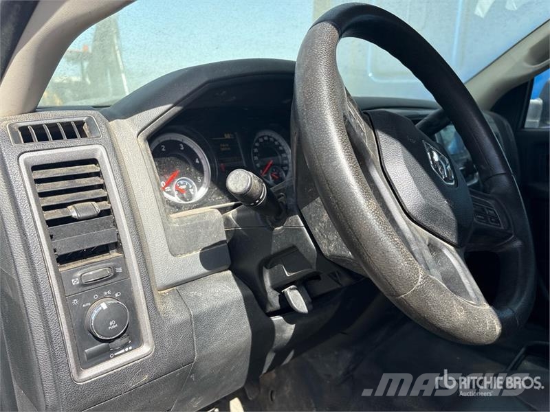 RAM 5500HD Tovornjaki s kesonom/platojem