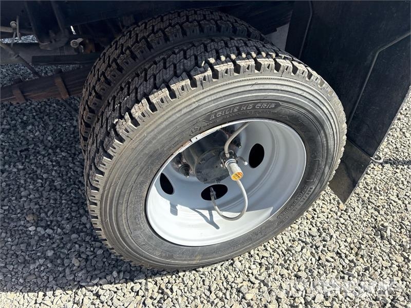 RAM 5500HD Tovornjaki s kesonom/platojem